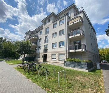 AUSBLICK VON GANZ OBEN: DACHTERRASSE, FUSSBODENHEIZUNG, EINBAUKÜCHE UND PARKETT - Photo 2