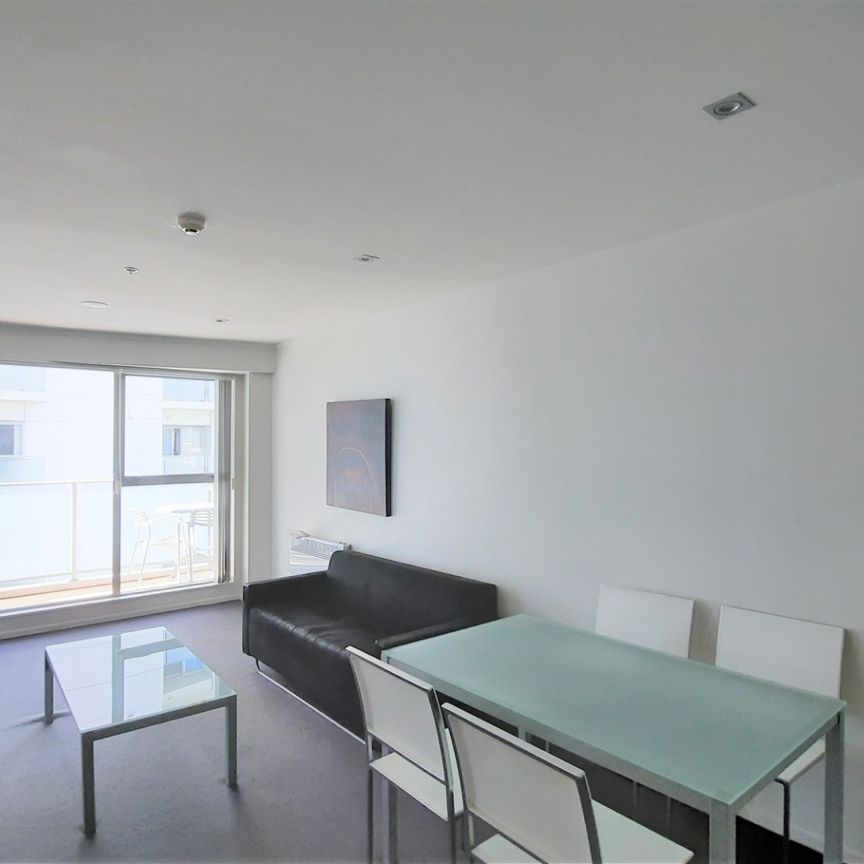 Spacious 2 Bedroom with Balcony - Photo 1