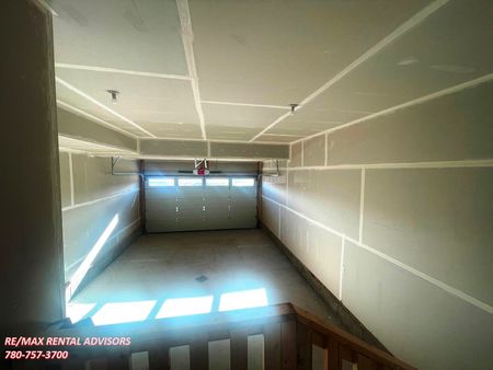 BRAND NEW NEVER LIVED IN UPPER LEVEL 3 BED, 2.5 BATH DUPLEX W/DOUBLE ATTACHED GARAGE IN MEADOWVIEW PARK LEDUC - Photo 4