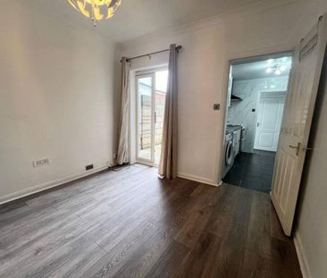 4 bedroom terraced house to rent - Photo 2