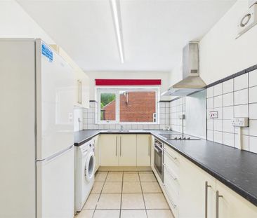 2 bedroom maisonette to rent - Photo 3