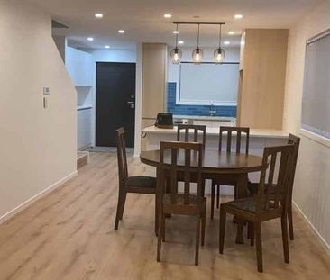 New Lynn, 3 Bedrooms - Photo 2