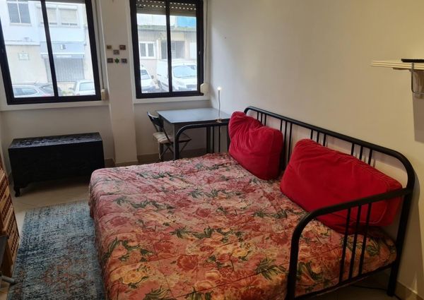 Quarto para alugar na Falagueira Amadora 430 mes
