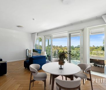 Golf Course Views in this single level Sanctuary Cove Renovated Villa - Photo 3