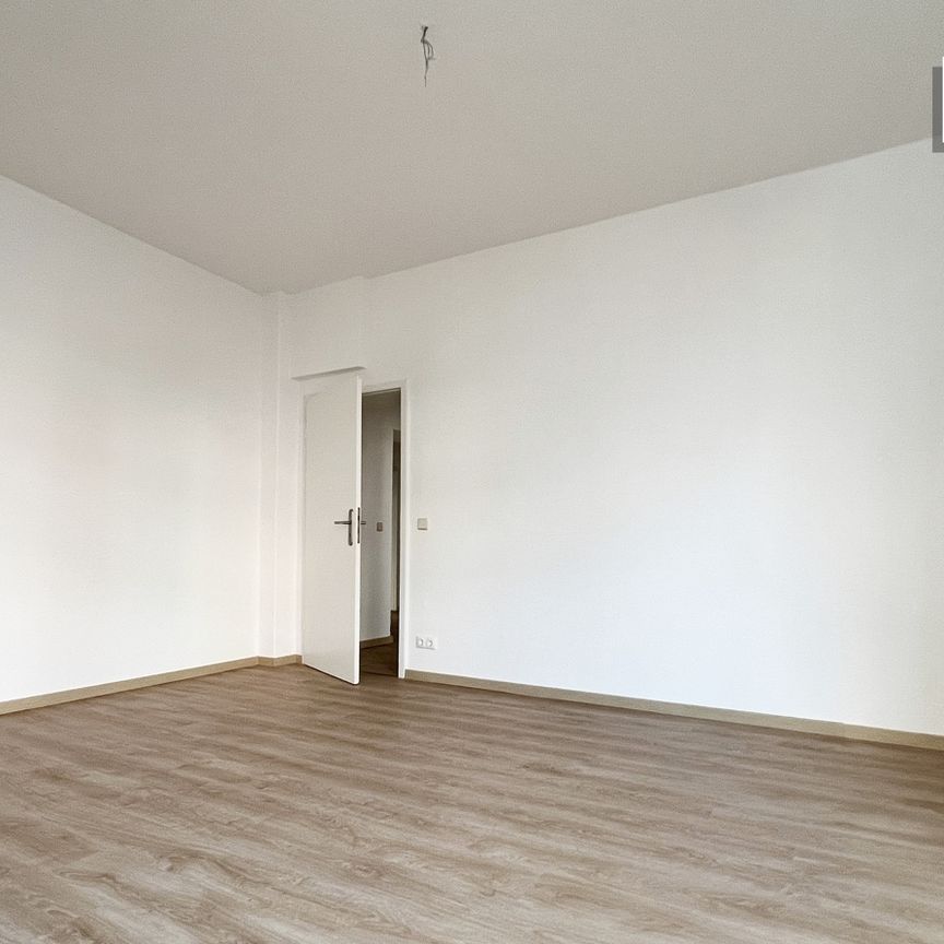 4-Zimmer-Wohnung mit kleinem Balkon, Abstellraum, Tageslichtbad mit Wanne und Gäste-WC mit Dusche. - Photo 1