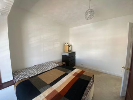 1 bedroom in a house share to rent - Photo 5