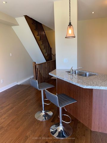 For Lease - 720 WENDY CULBERT Crescent, Newmarket, Ontario - Photo 5