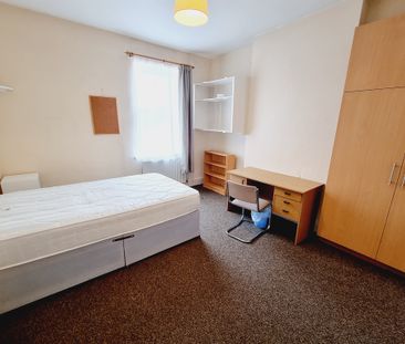 5 Bed Student Accommodation - Photo 1
