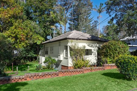 North-Facing Sanctuary Home Freshly White Walls Painted. - Photo 4