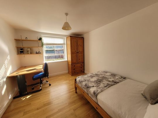 2 Bedrooms Available, 12 Bedroom House, Willowbank Mews – Student Accommodation Coventry - Photo 1