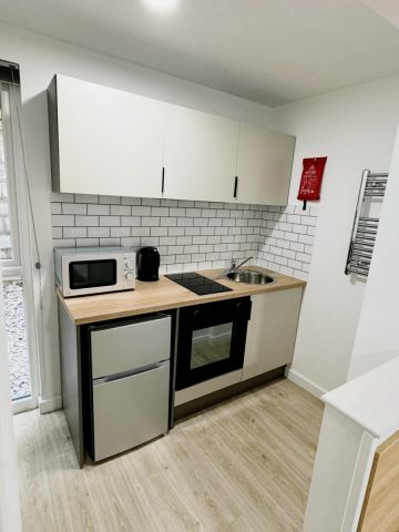 Smaller Studio - Photo 5