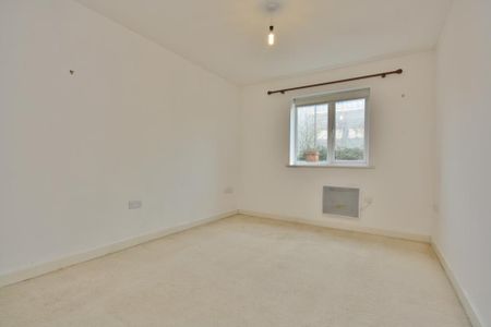 Dudley Place, Stanwell, Staines-upon-Thames, Surrey, TW19 7BG - Photo 3