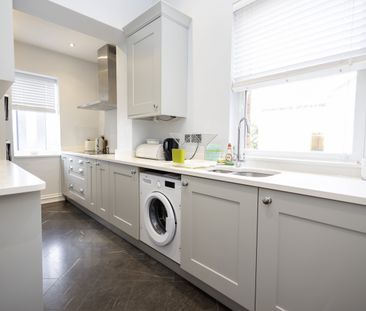 2 bed flat to rent in Alton Road, BH14 - Photo 6