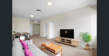 Light, Bright & Spacious Two Bedroom Apartment - Furnished! - Photo 5