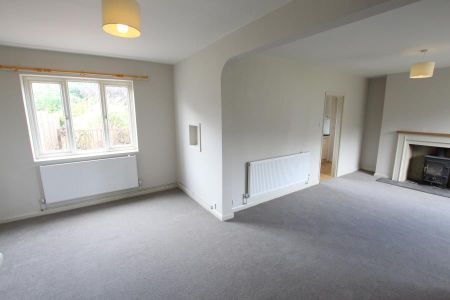 3 bedroom semi-detached house to rent - Photo 2