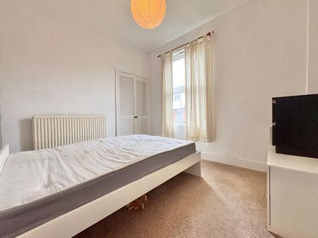 4 bedroom terraced house to rent - Photo 4