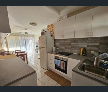 2/4 Hedges Avenue, Mermaid Beach, Qld 4218 - Photo 1