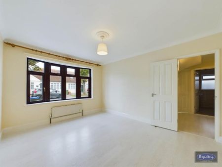 5 bedroom semi-detached bungalow to rent - Photo 5