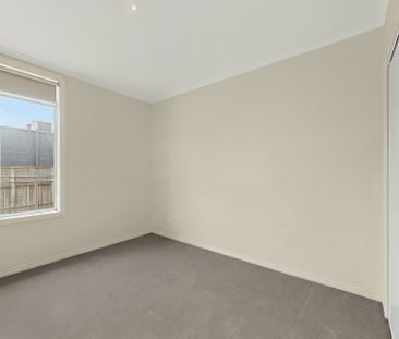 Charming Spacious Ground-Floor Apartment in Doncaster East - Photo 4
