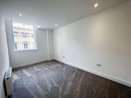 Lowgate, HULL - Photo 1