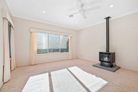 2 Gillies Street North, Lake Wendouree - Photo 3
