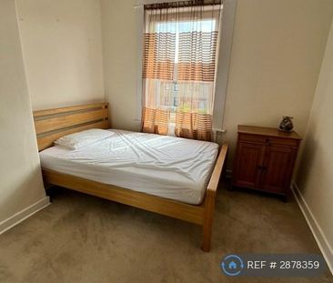 3 bedroom flat to rent - Photo 3
