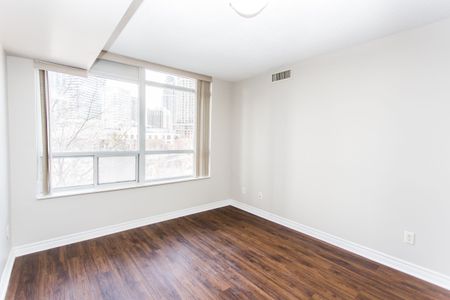 For Lease - 310 Burnhamthorpe Road Unit# 301, Mississauga, Ontario - Photo 5