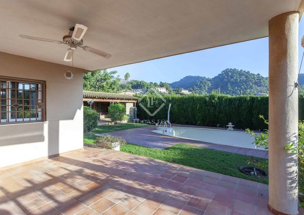5 Bedroom house / villa with 134m² terrace for rent in Los Monasterios, Valencia