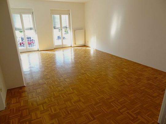 Gemütliche, geräumige und sonnige Mietwohnung mit neuer Küche und Parkplatz …! - Photo 1