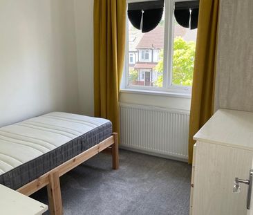 Room in a Shared House, Renters Avenue, NW4 - Photo 2