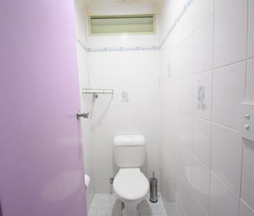 COMFORTABLE & GOOD CONDITION 3 BRICK BEDROOM HOUSE! - Photo 5