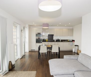 3 Bed Flat, Ivy Point, E3 - Photo 1