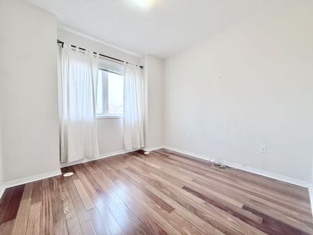 For Lease - 5 Coburg Crescent, Richmond Hill, Ontario - Photo 4