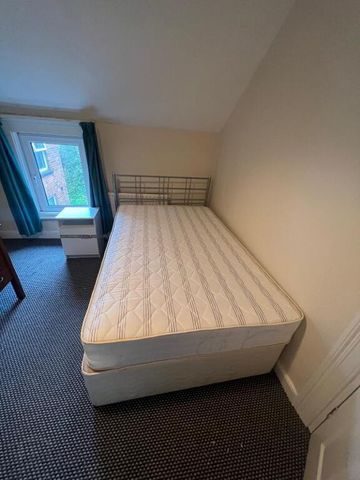 Serviced Room, Room 7, 7 Malone Avenue, Belfast, BT9 6EN - Photo 5