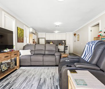 MODERN TOWNHOUSE LIVING IN PRIVATE COMPLEX - Photo 6
