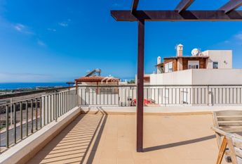 Chalet adosado · Alquiler a largo plazo ·