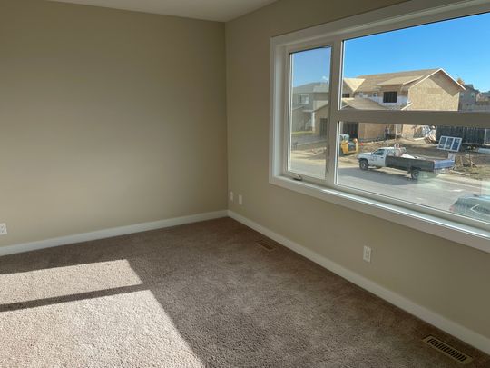 Beautiful 3-Bed Townhouse, Pet-Friendly with Fenced Yard in Aspen Lake - Photo 1