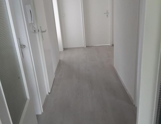 Sehr schöne renovierte 3 Zimmer Wohnung mit Balkon in Gelsenkirchen zu vermieten - Photo 1