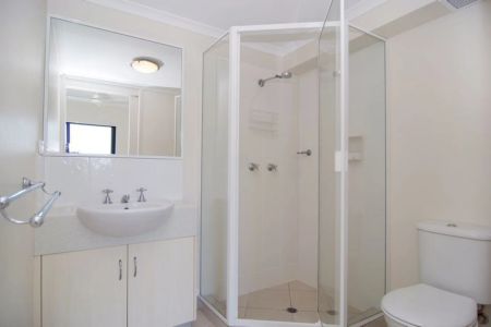 Townhouse in secure complex near CBD - Photo 5