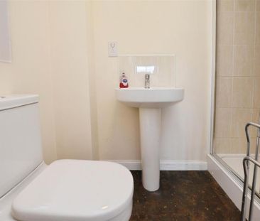 3 bedroom semi-detached house to rent - Photo 4