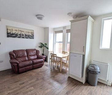 2 bedroom flat to rent - Photo 6