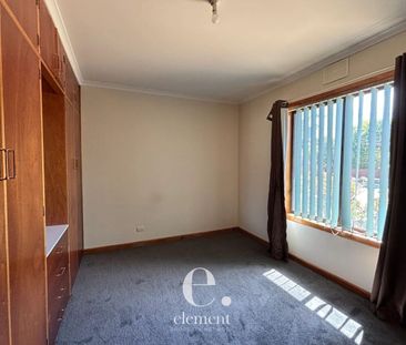 Central & Spacious - Photo 4