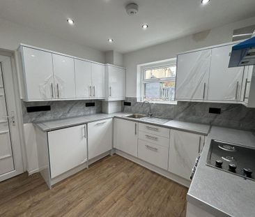 3 bedroom terraced house to rent - Photo 6
