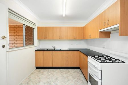 Spacious 2-Bedroom Unit in Prime Coorparoo Location - Photo 5