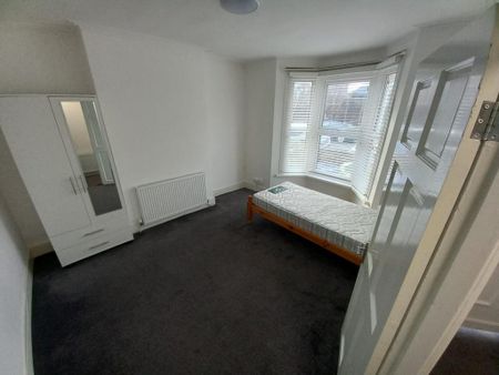 4 bedroom detached house to rent - Photo 5