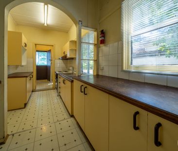 Freshly Painted Throughout&excl; - Photo 1