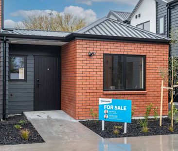 Stylish One-Bedroom Home in Chartwell - Wheelchair Friendly! - Photo 4