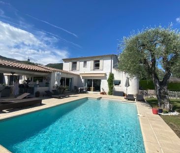 Quartier résidentiel - SUPERBE VILLA AVEC PISCINE POOLHOUSE - Photo 1