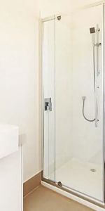 SPARKLING ONE BEDROOM GEM IN THE HEART OF SANDRINGHAM! - Photo 4