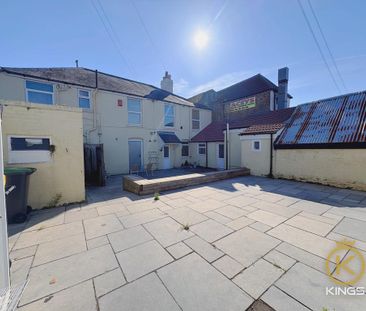 3 bedroom apartment to rent - Photo 4